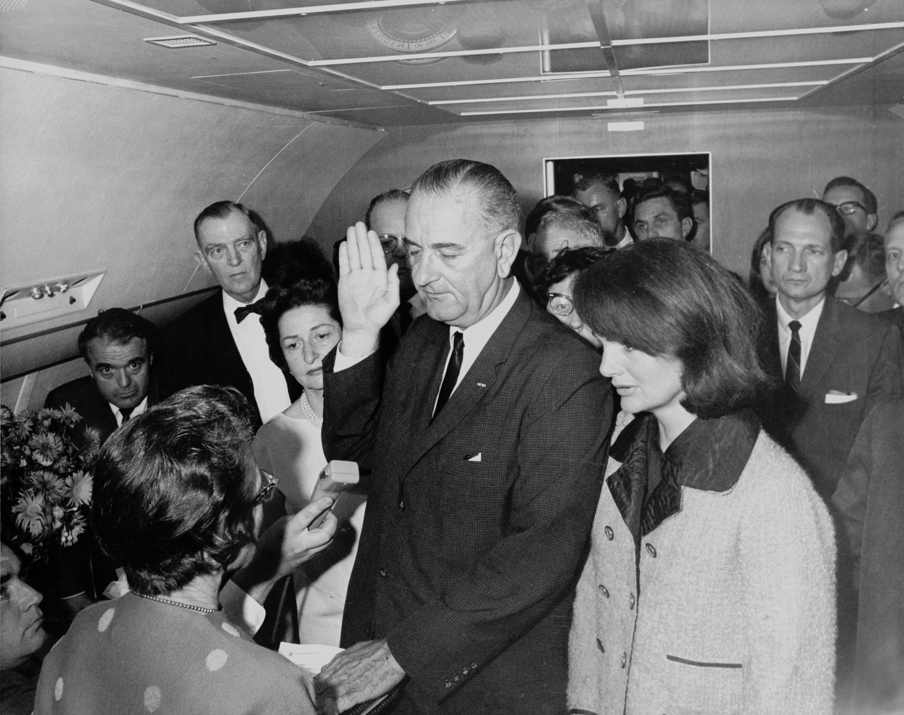 Vereidigung von Lyndon Baines Johnson als Prsident an Bord der Airforce One, nach der Ermordung von John F. Kennedy.